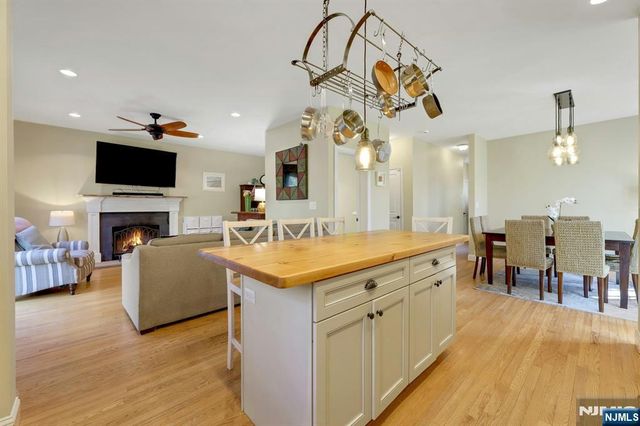 317 Stag Hill Road, Mahwah, NJ 07430
