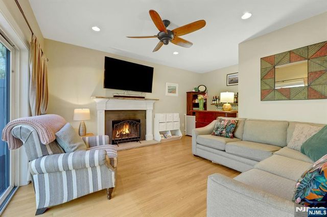 317 Stag Hill Road, Mahwah, NJ 07430