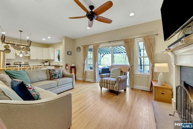317 Stag Hill Road, Mahwah, NJ 07430