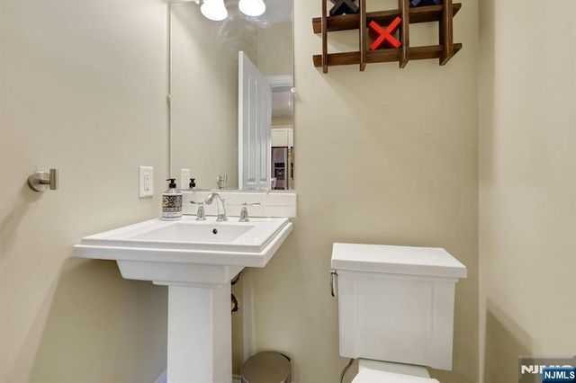 317 Stag Hill Road, Mahwah, NJ 07430