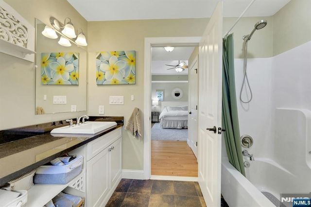 317 Stag Hill Road, Mahwah, NJ 07430
