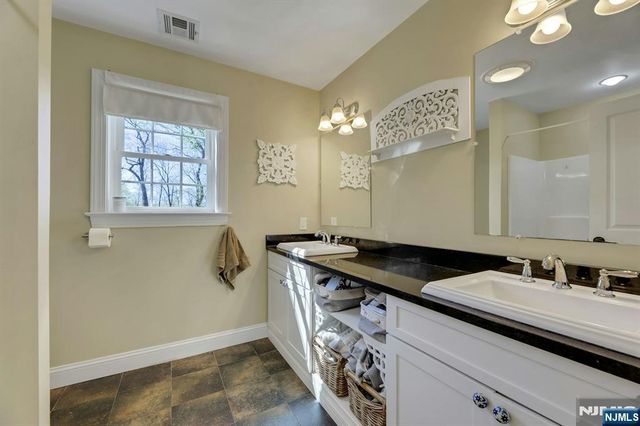 317 Stag Hill Road, Mahwah, NJ 07430