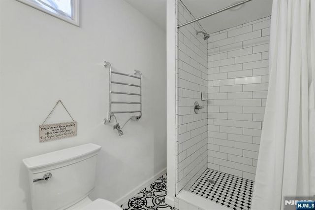 317 Stag Hill Road, Mahwah, NJ 07430