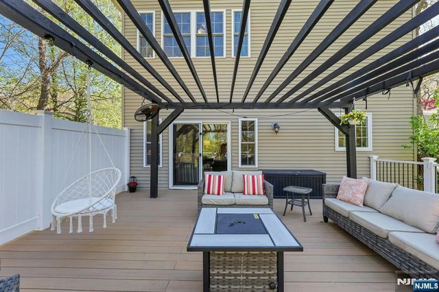 317 Stag Hill Road, Mahwah, NJ 07430
