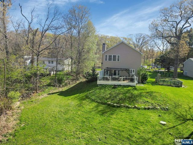 317 Stag Hill Road, Mahwah, NJ 07430