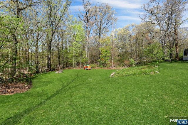 317 Stag Hill Road, Mahwah, NJ 07430