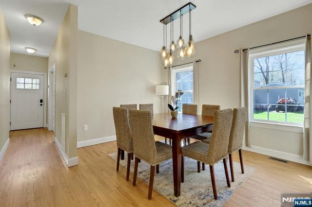 317 Stag Hill Road, Mahwah, NJ 07430