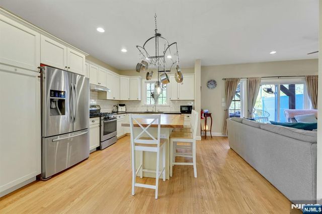 317 Stag Hill Road, Mahwah, NJ 07430