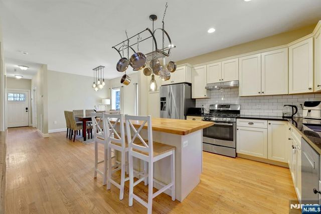 317 Stag Hill Road, Mahwah, NJ 07430