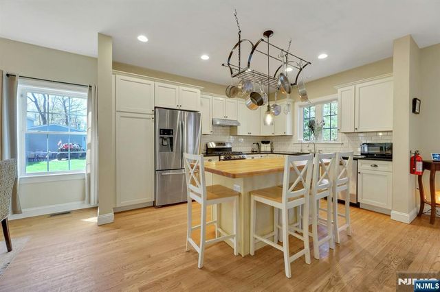 317 Stag Hill Road, Mahwah, NJ 07430