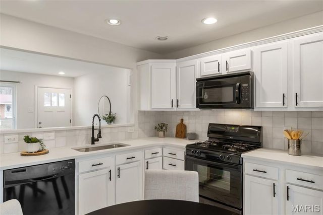 12 Lennox Terrace, Maryland Heights, MO 63043