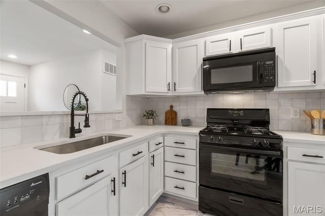 12 Lennox Terrace, Maryland Heights, MO 63043