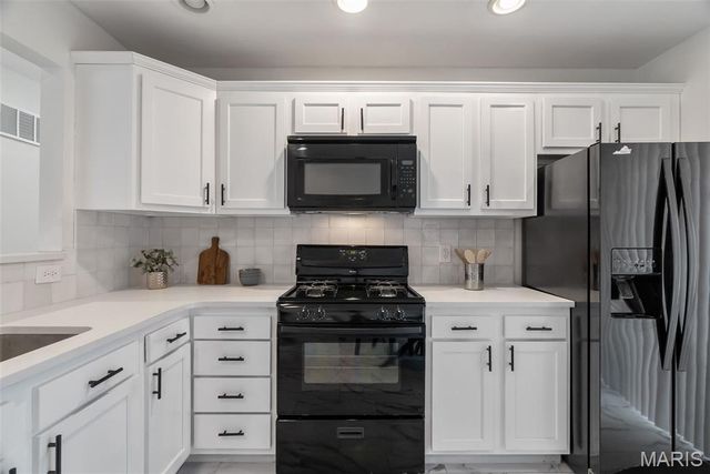 12 Lennox Terrace, Maryland Heights, MO 63043