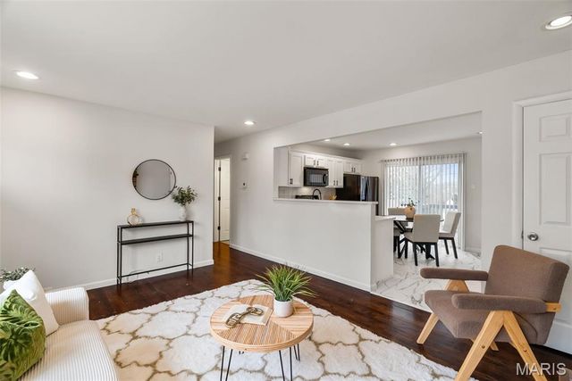 12 Lennox Terrace, Maryland Heights, MO 63043