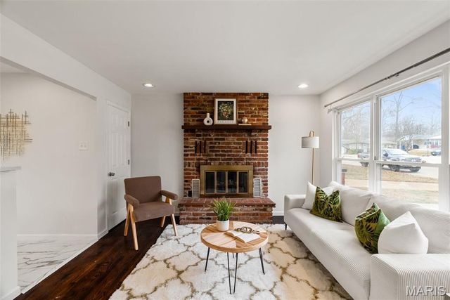 12 Lennox Terrace, Maryland Heights, MO 63043