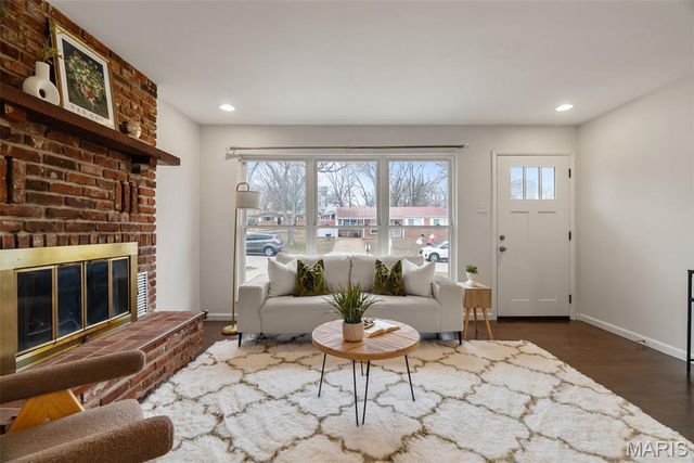 12 Lennox Terrace, Maryland Heights, MO 63043