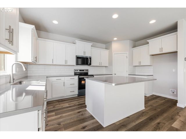 415 S Elm St, Yamhill, OR 97148