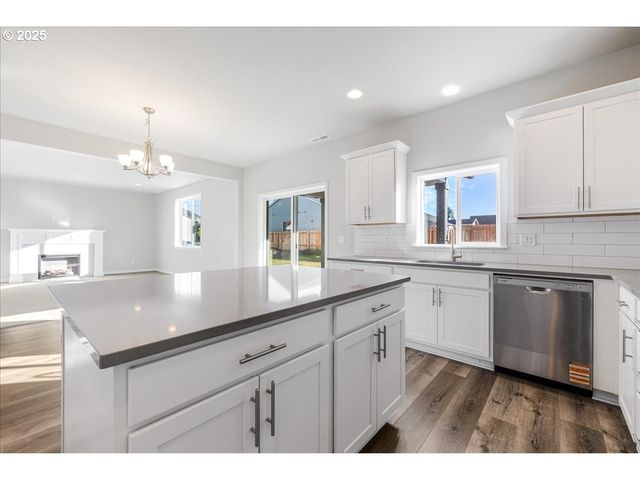 415 S Elm St, Yamhill, OR 97148