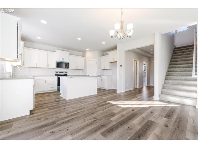 415 S Elm St, Yamhill, OR 97148