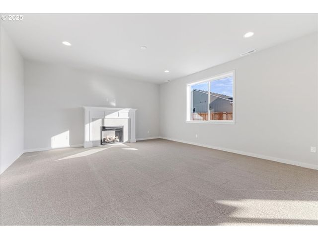 415 S Elm St, Yamhill, OR 97148