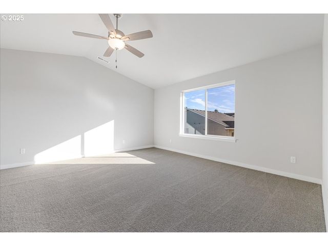 415 S Elm St, Yamhill, OR 97148