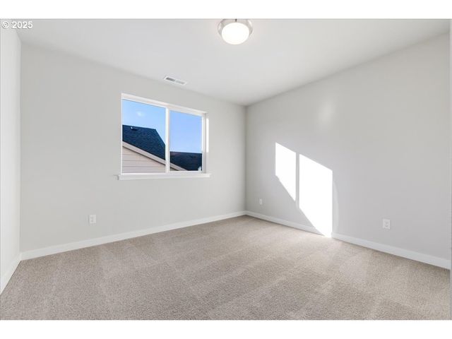 415 S Elm St, Yamhill, OR 97148