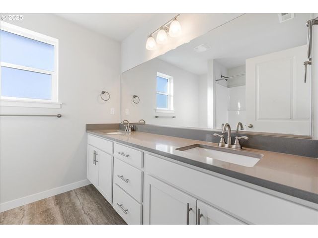 415 S Elm St, Yamhill, OR 97148