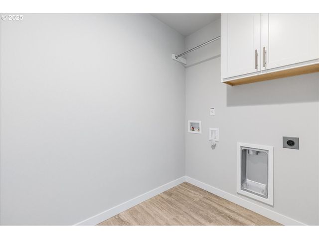 415 S Elm St, Yamhill, OR 97148