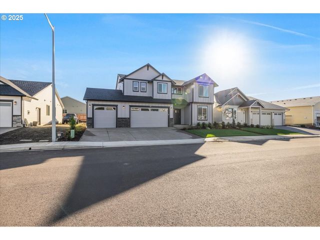 415 S Elm St, Yamhill, OR 97148