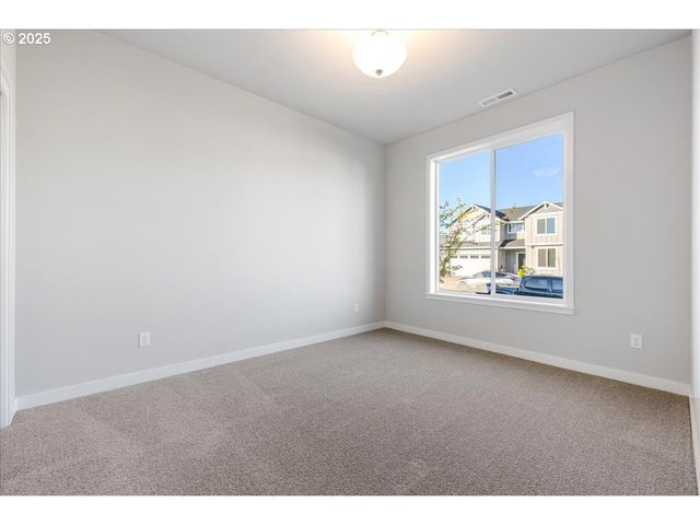 415 S Elm St, Yamhill, OR 97148