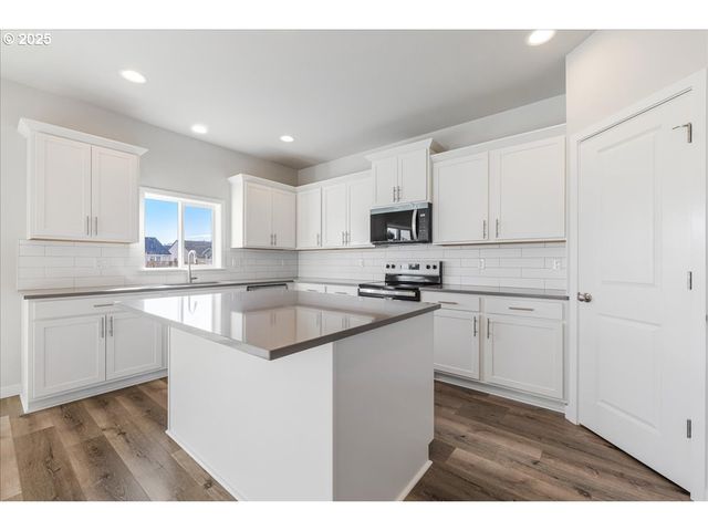 415 S Elm St, Yamhill, OR 97148