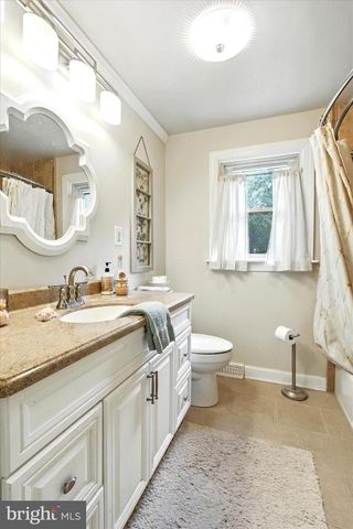 213 CHARLES ST, Hanover, PA 17331