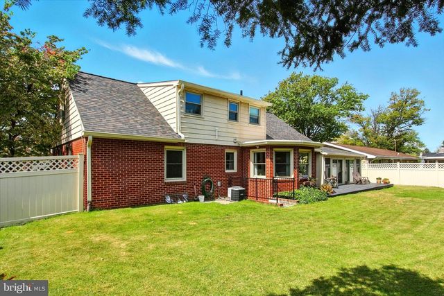 213 CHARLES ST, Hanover, PA 17331