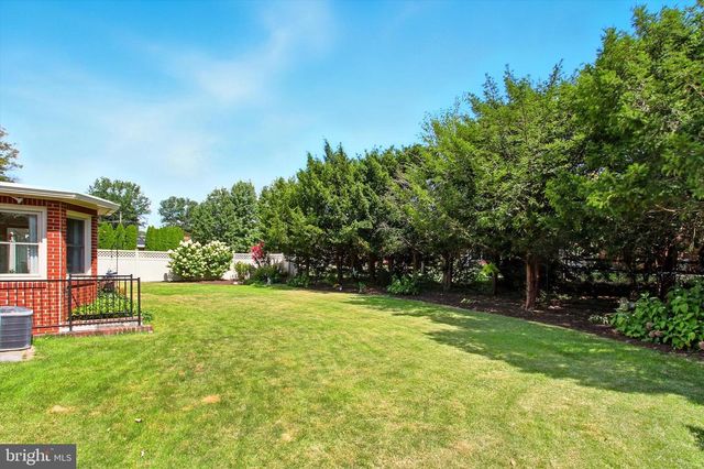213 CHARLES ST, Hanover, PA 17331