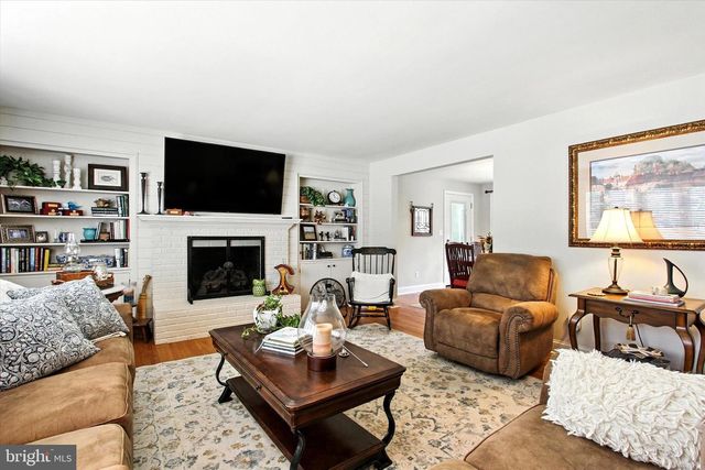 213 CHARLES ST, Hanover, PA 17331