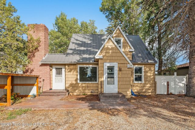 229 S FREMONT Avenue, Pinedale, WY 82941 property photo