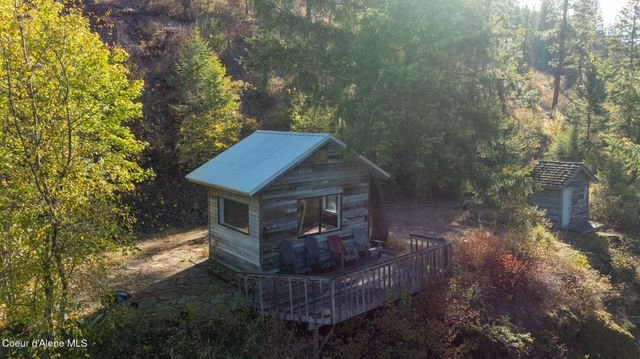 1402 Mirror Lake Rd, Sagle, ID 83860