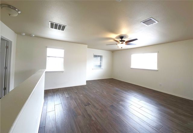 7242 High Gun Dr, Corpus Christi, TX 78414