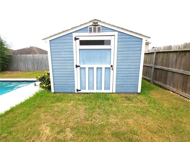7242 High Gun Dr, Corpus Christi, TX 78414