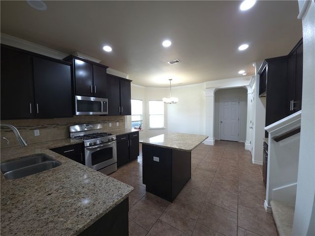 7242 High Gun Dr, Corpus Christi, TX 78414
