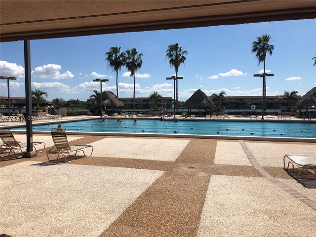 12850 SW 4th Ct 413I, Pembroke Pines, FL 33027