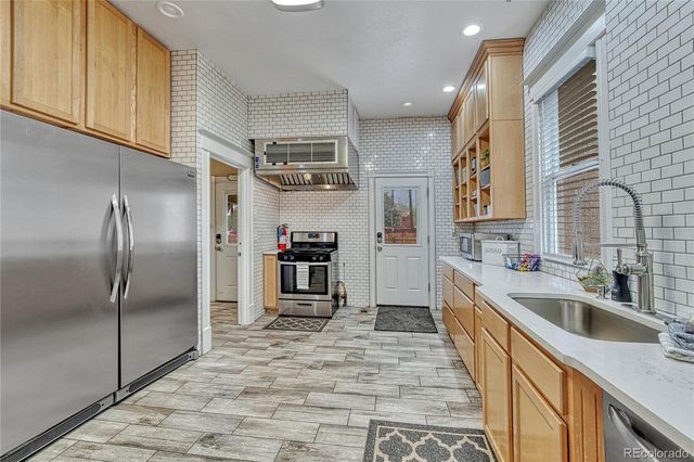 6 Boulder Crescent Street, Colorado Springs, CO 80903