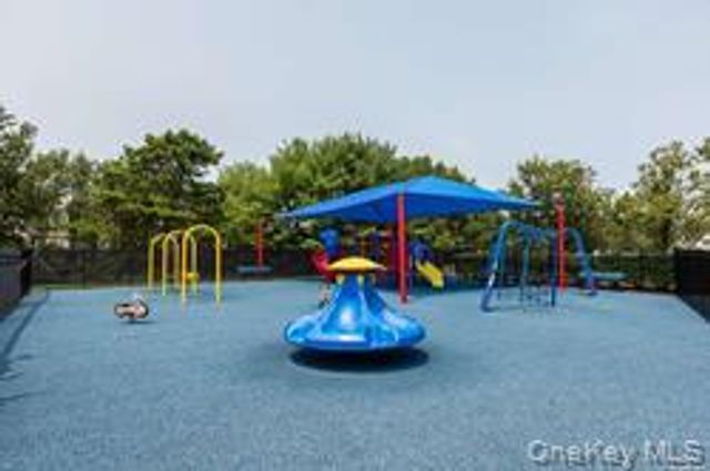 32 Willowbend Lane, Holtsville, NY 11742