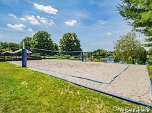 32 Willowbend Lane, Holtsville, NY 11742