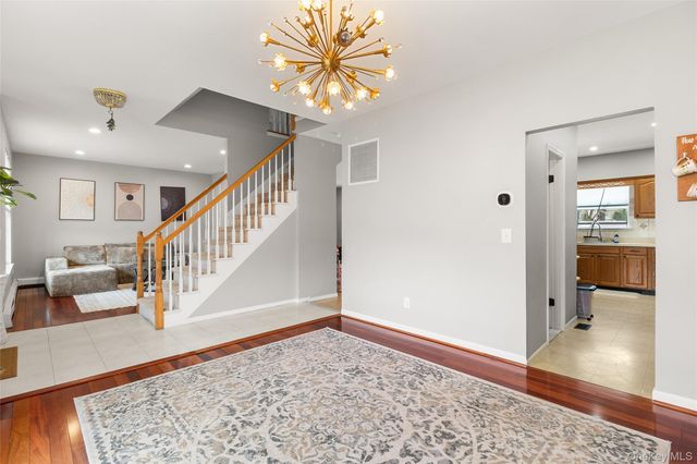 32 Willowbend Lane, Holtsville, NY 11742