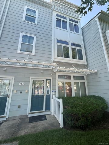 165 Commodore Circle W, Arverne, NY 11692