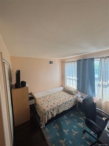 165 Commodore Circle W, Arverne, NY 11692