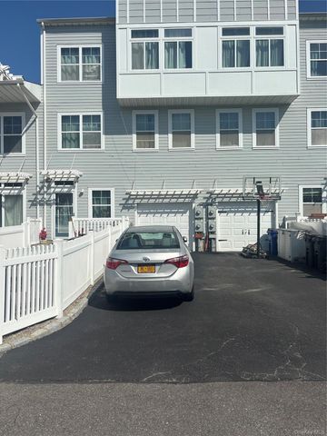 165 Commodore Circle W, Arverne, NY 11692