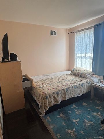 165 Commodore Circle W, Arverne, NY 11692