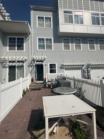165 Commodore Circle W, Arverne, NY 11692